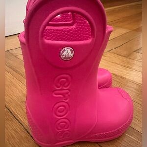 Pink crocs rain boots size 6. Worn twice